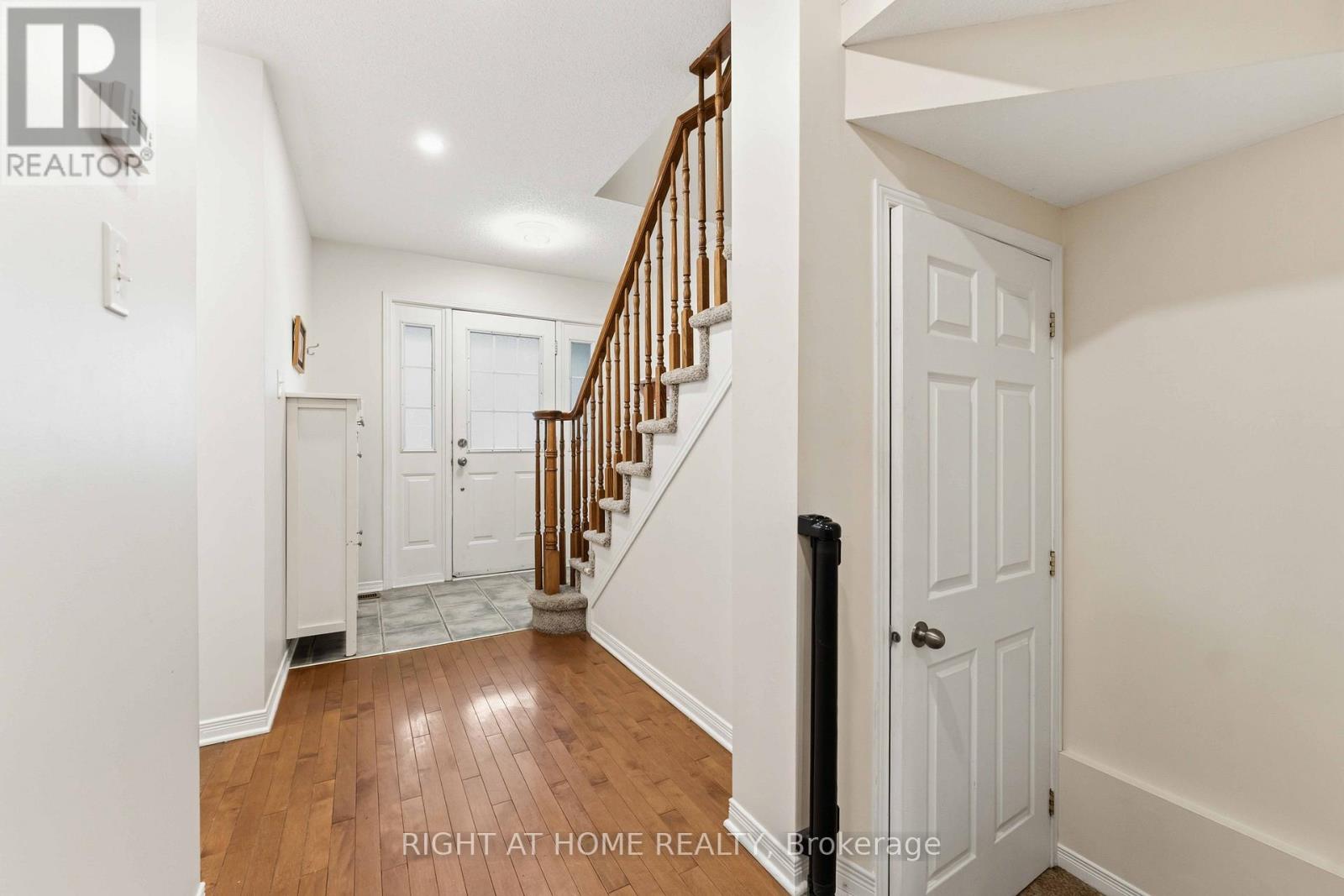 52 Fieldberry Private, Ottawa, Ontario  K2J 5E8 - Photo 3 - X12989438