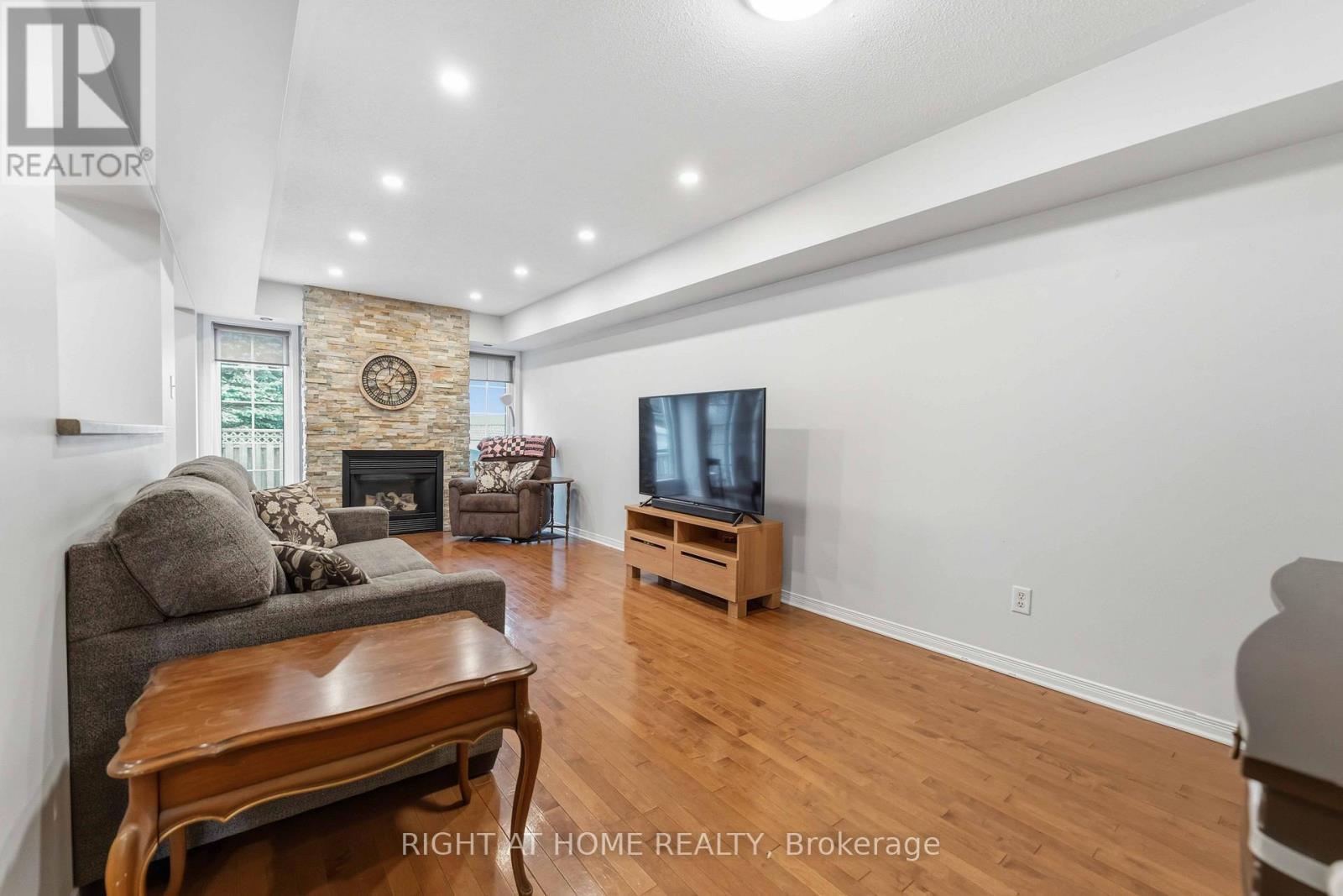 52 Fieldberry Private, Ottawa, Ontario  K2J 5E8 - Photo 5 - X12989438