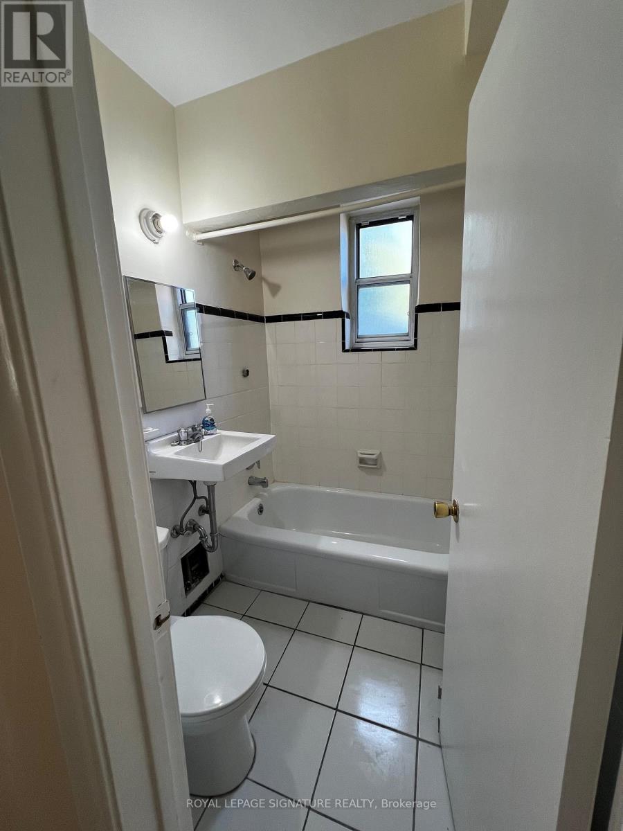 102 - 1000 O'connor Drive, Toronto, Ontario  M4B 2T3 - Photo 10 - E12989454