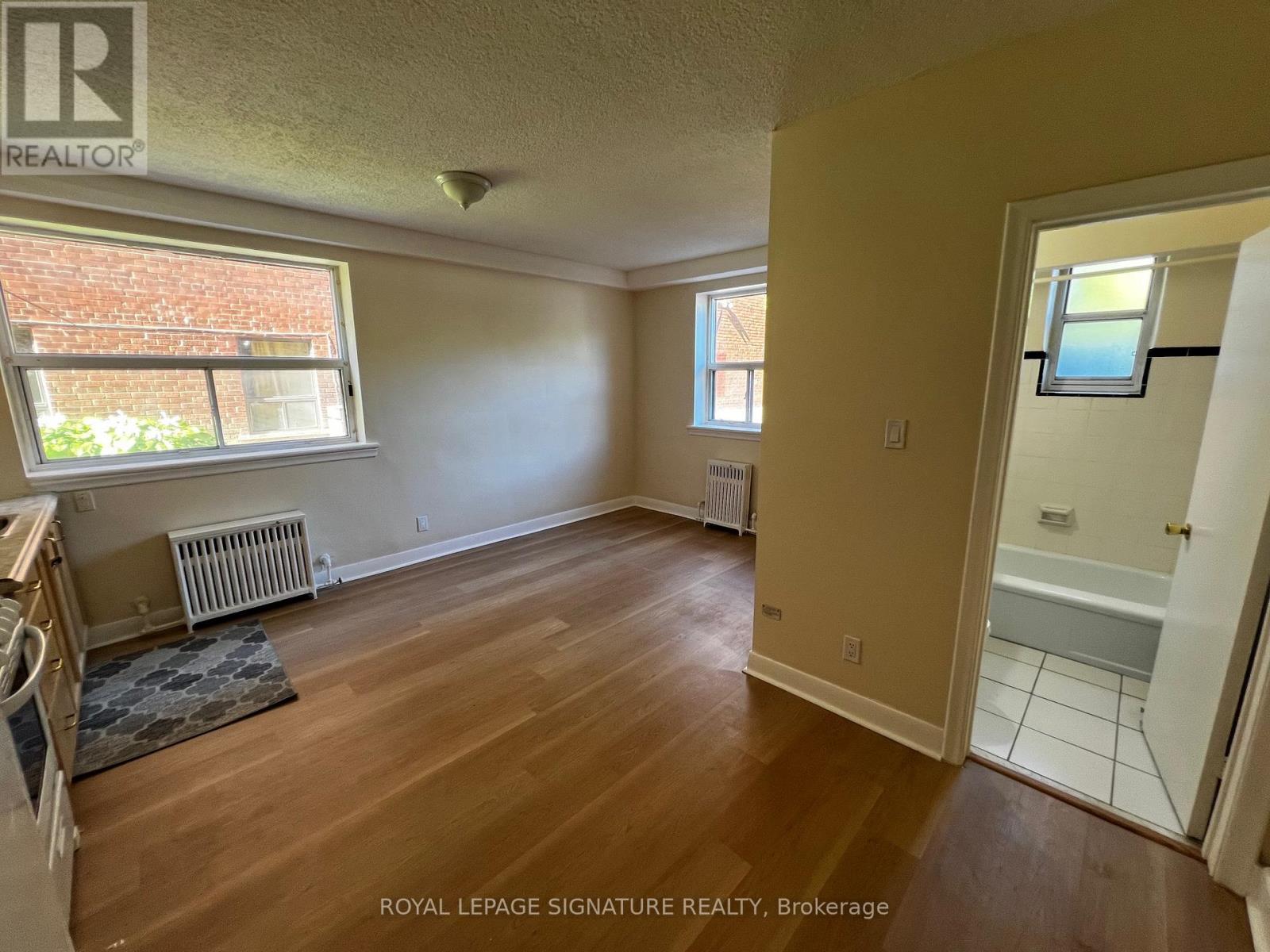 102 - 1000 O'connor Drive, Toronto, Ontario  M4B 2T3 - Photo 2 - E12989454