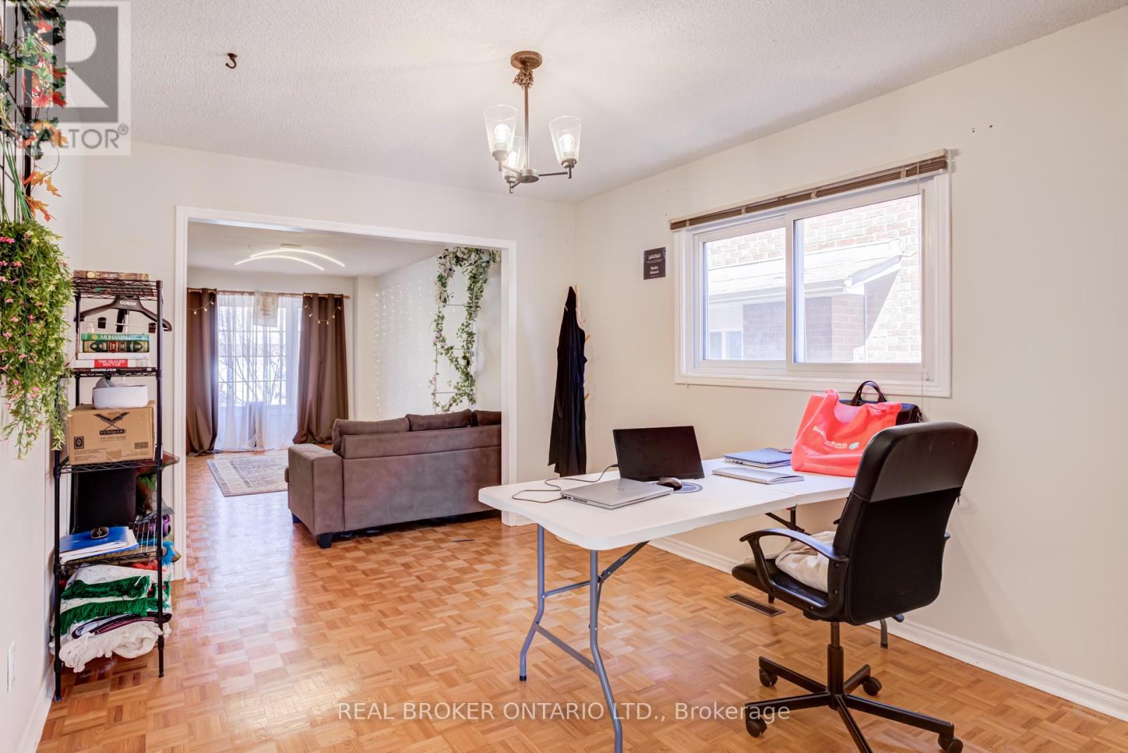 27 Alicewood Drive, Markham, Ontario  L3S 3E3 - Photo 11 - N12971288