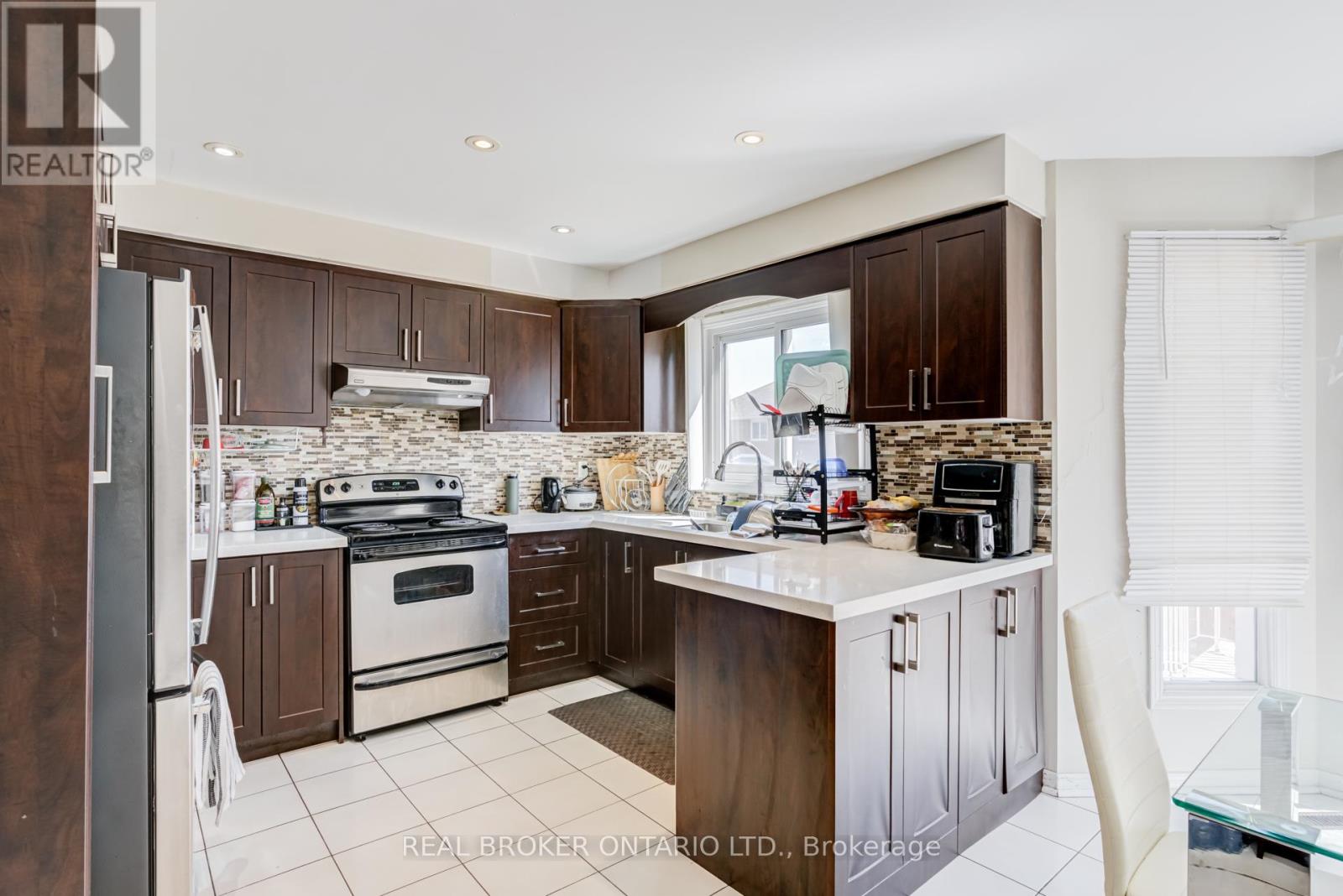 27 Alicewood Drive, Markham, Ontario  L3S 3E3 - Photo 17 - N12971288