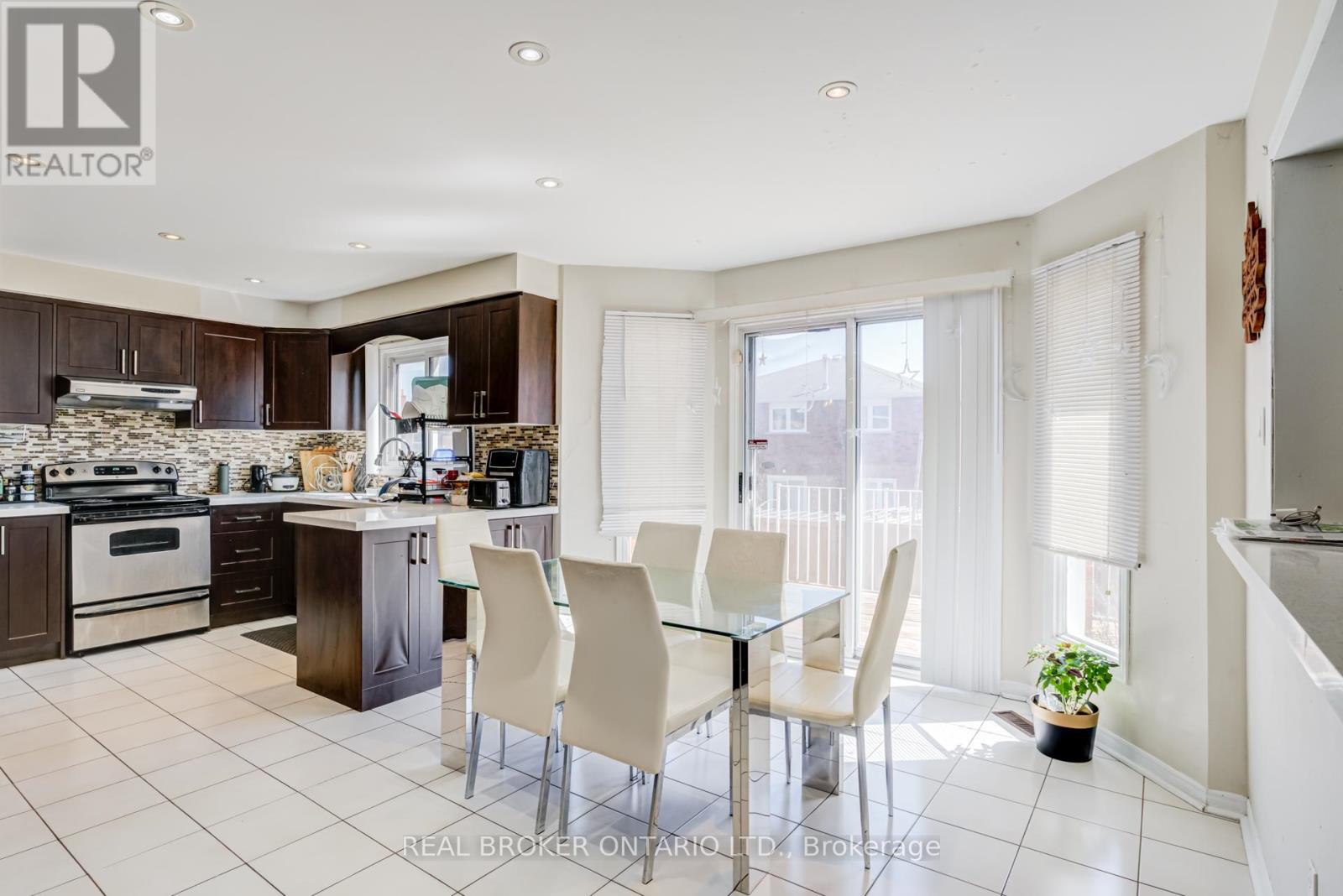 27 Alicewood Drive, Markham, Ontario  L3S 3E3 - Photo 14 - N12971288