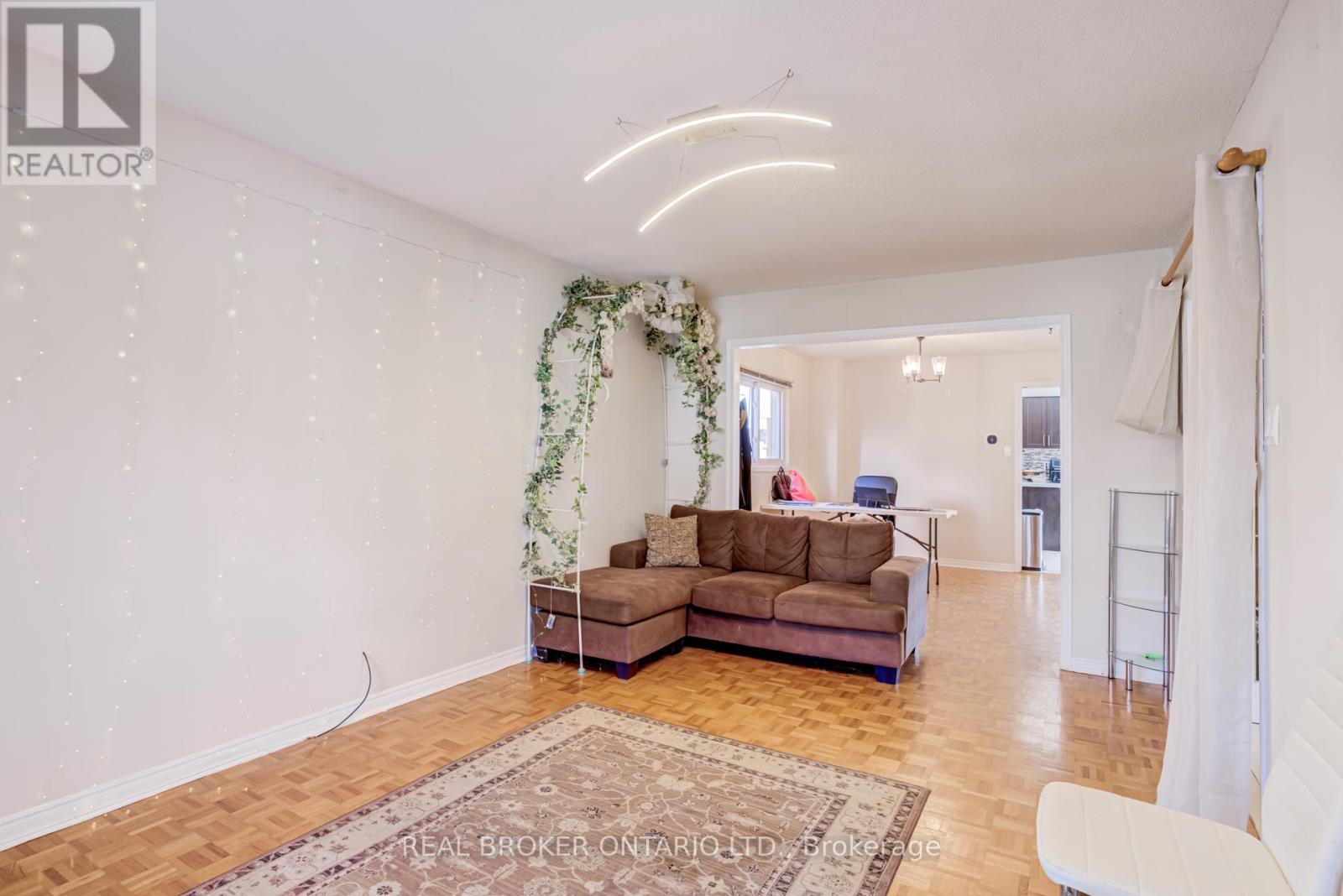 27 Alicewood Drive, Markham, Ontario  L3S 3E3 - Photo 10 - N12971288