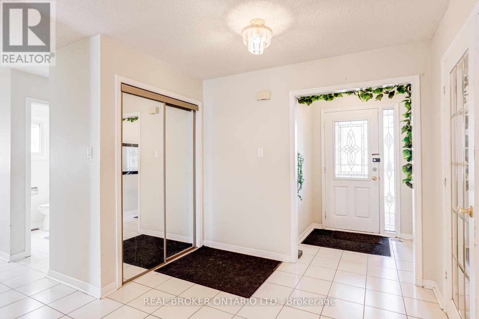 27 Alicewood Drive, Markham, Ontario  L3S 3E3 - Photo 5 - N12971288