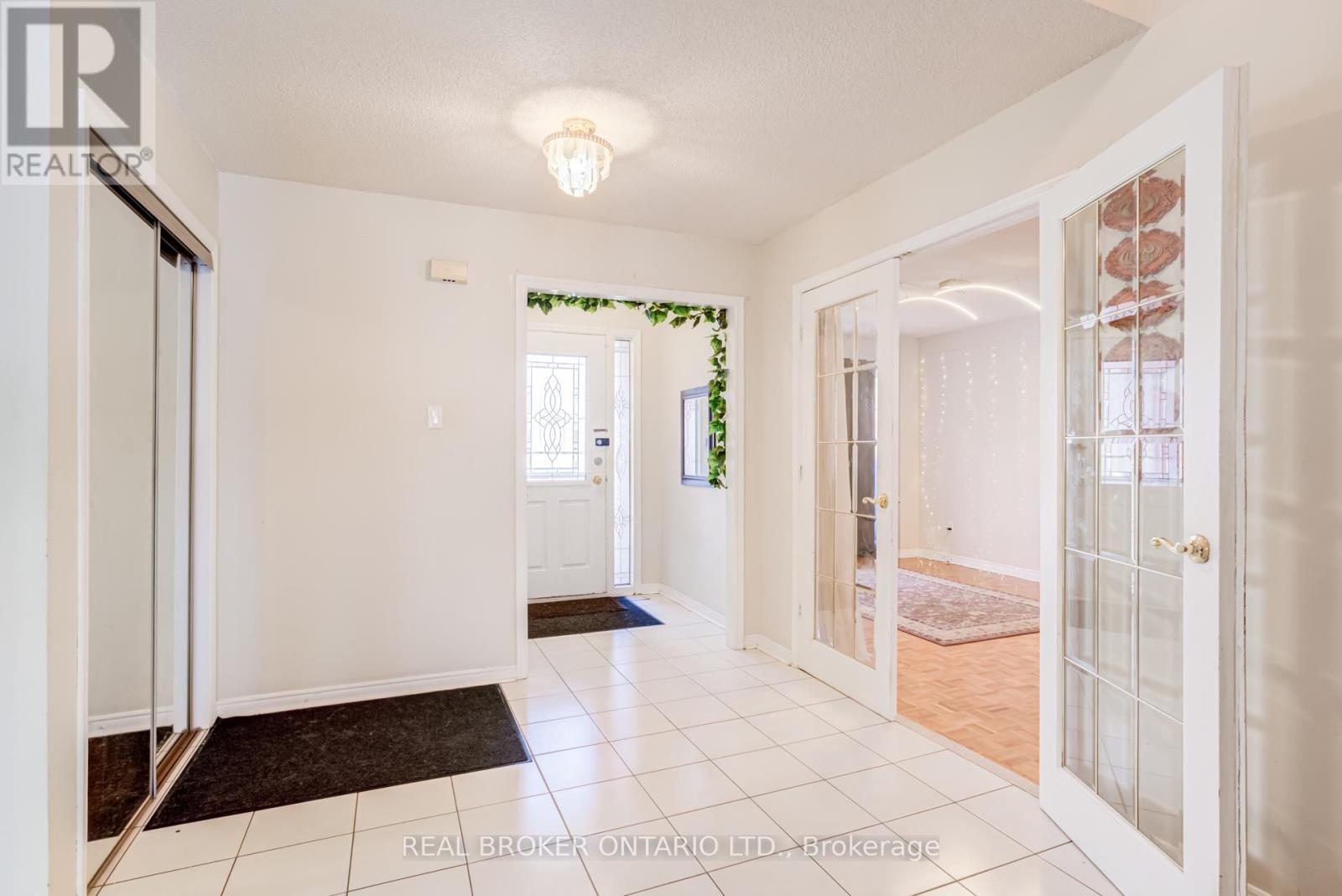 27 Alicewood Drive, Markham, Ontario  L3S 3E3 - Photo 6 - N12971288