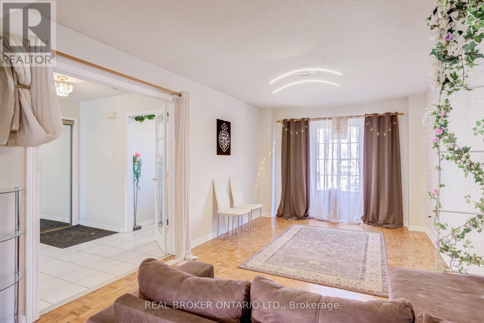 27 Alicewood Drive, Markham, Ontario  L3S 3E3 - Photo 8 - N12971288