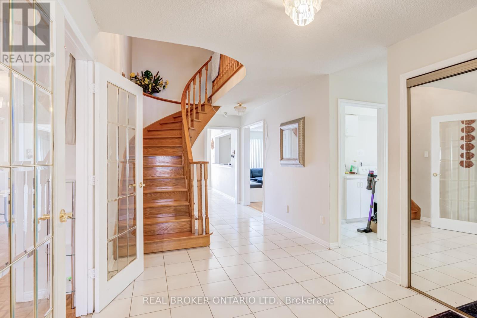 27 Alicewood Drive, Markham, Ontario  L3S 3E3 - Photo 7 - N12971288