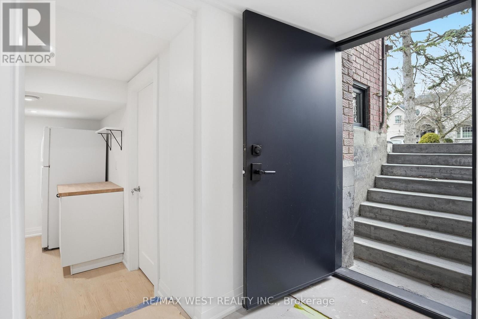 85 Allanbrooke Drive, Toronto, Ontario  M9A 3N9 - Photo 15 - W12887150