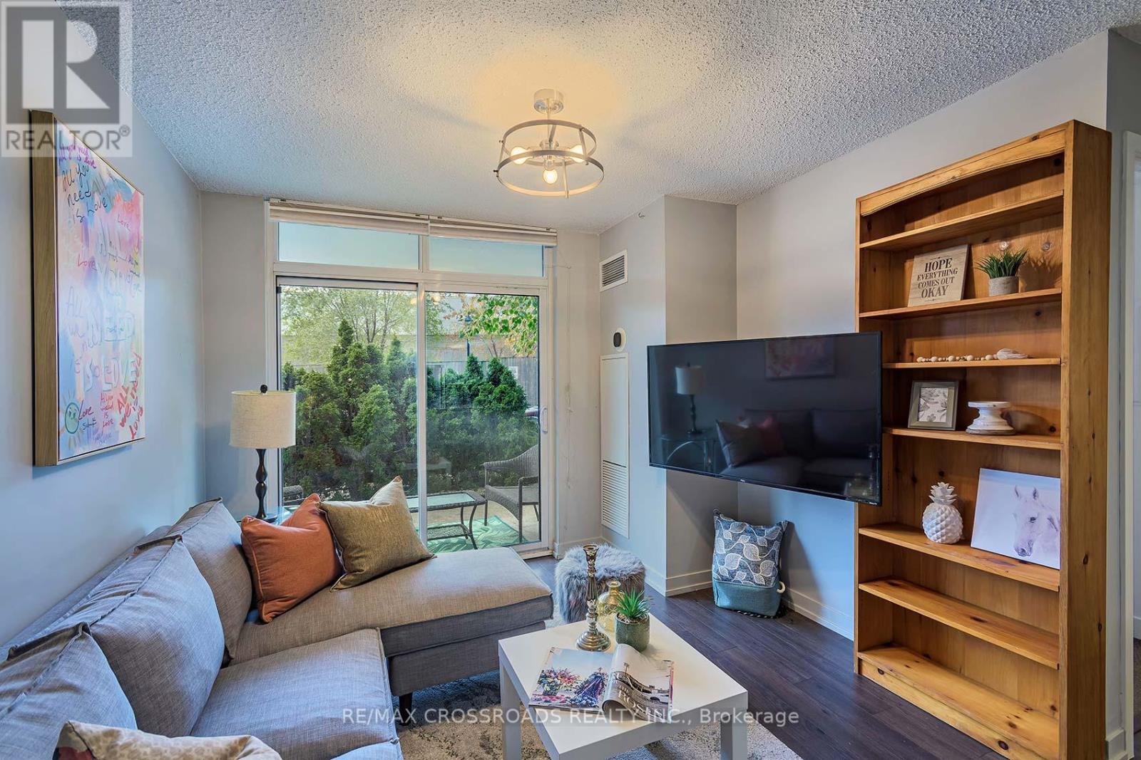 114 - 812 Lansdowne Avenue, Toronto, Ontario  M6H 4K5 - Photo 11 - W12972660