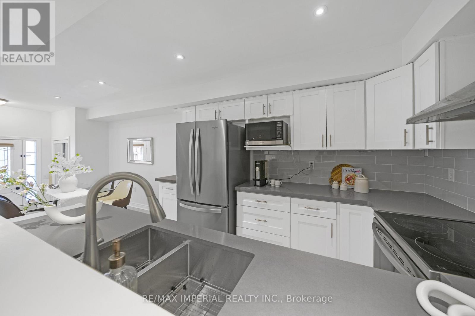 393 Bur Oak Avenue, Markham, Ontario  L6C 2T8 - Photo 11 - N12989420