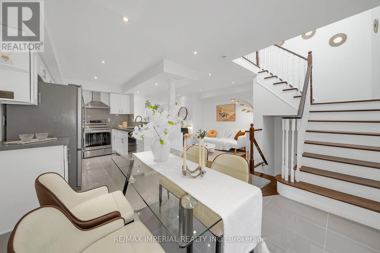 393 Bur Oak Avenue, Markham, Ontario  L6C 2T8 - Photo 6 - N12989420