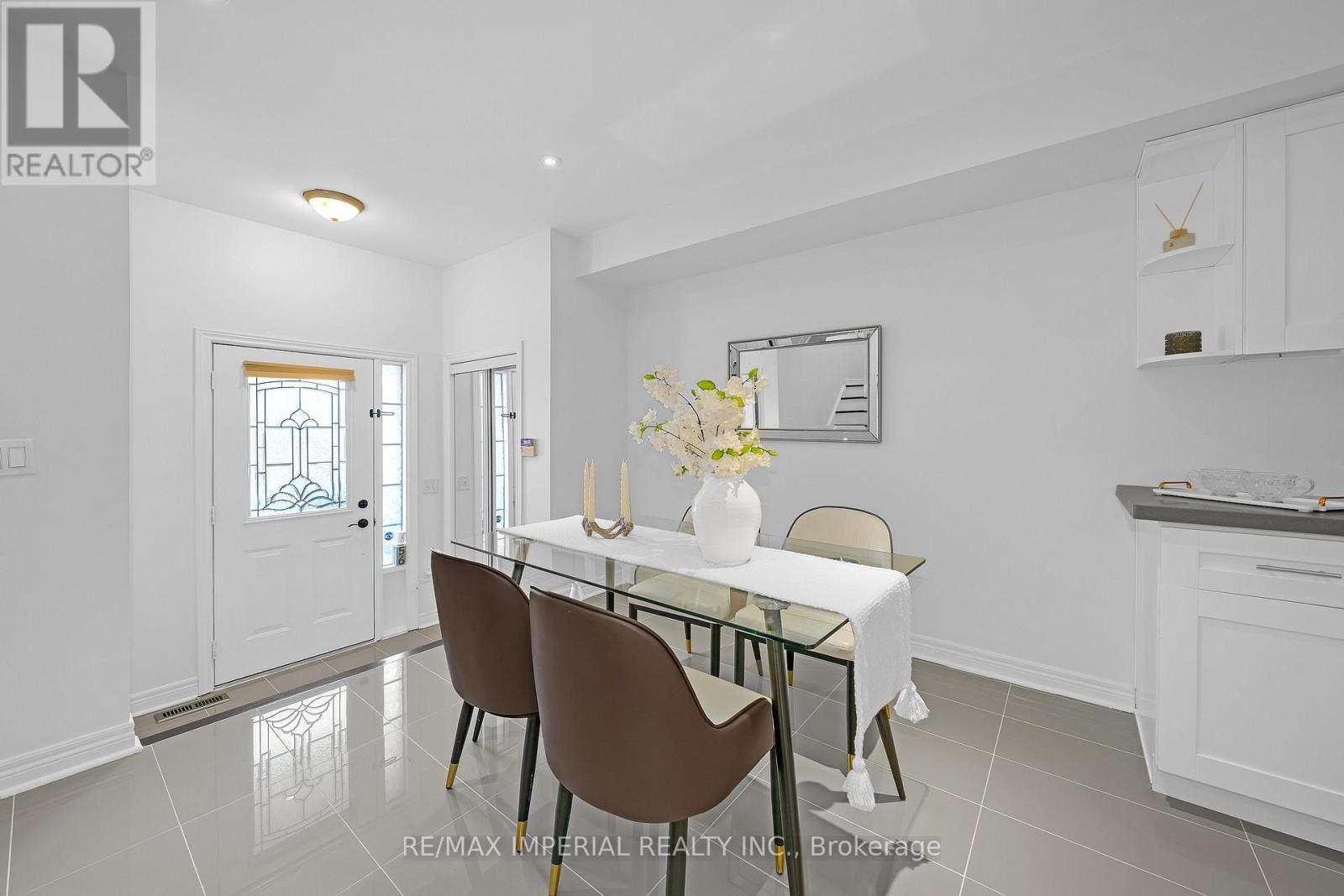 393 Bur Oak Avenue, Markham, Ontario  L6C 2T8 - Photo 8 - N12989420