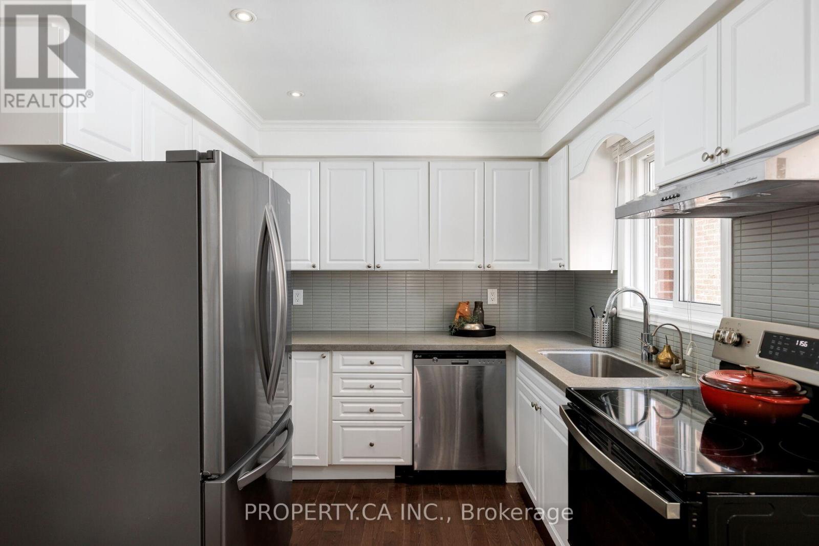 42 Cog Hill Drive, Vaughan, Ontario  L4K 1M7 - Photo 10 - N12989432