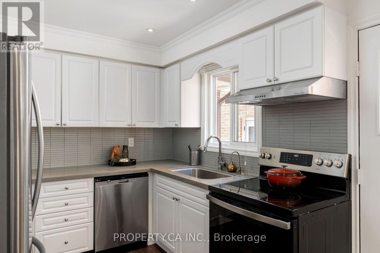 42 Cog Hill Drive, Vaughan, Ontario  L4K 1M7 - Photo 11 - N12989432