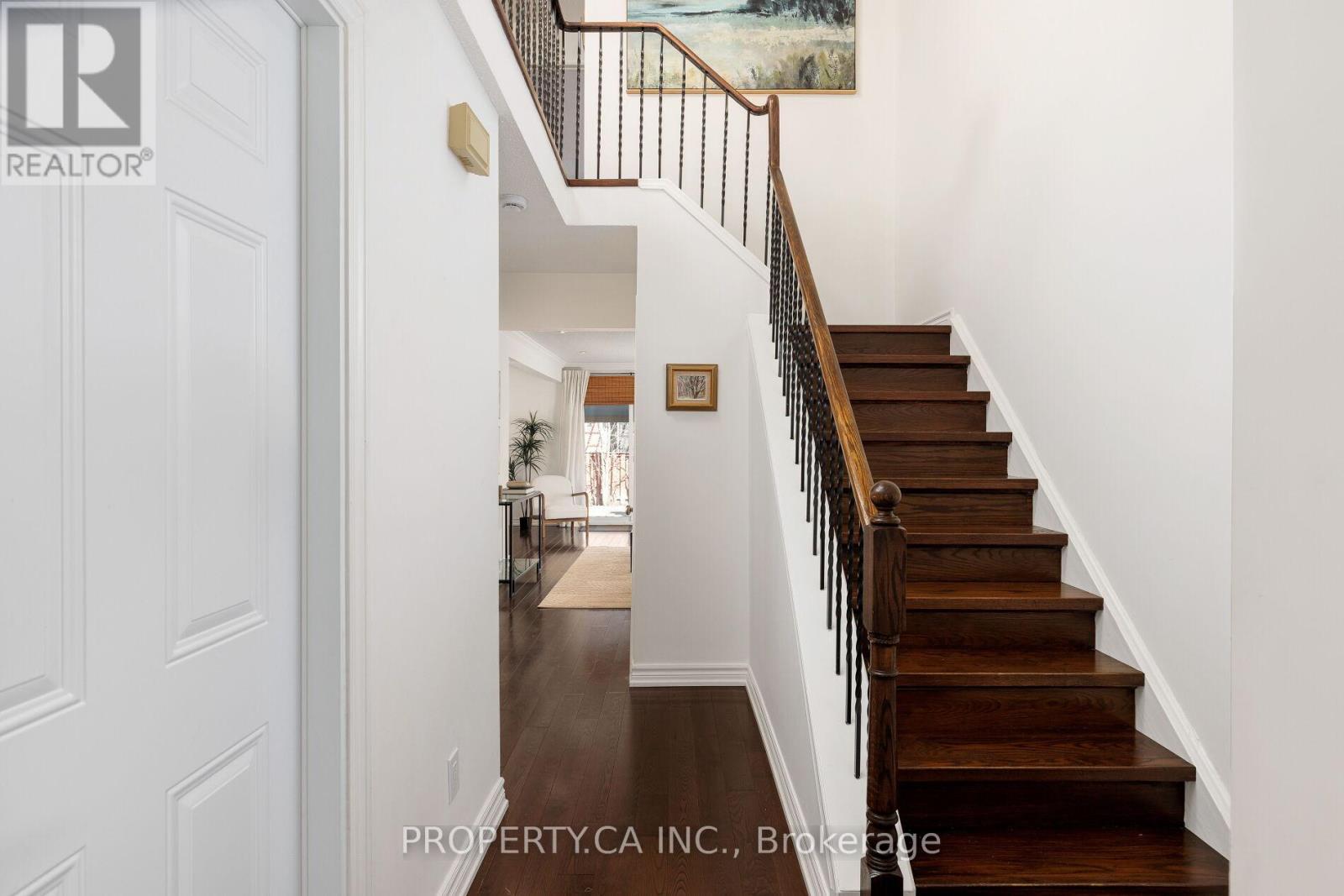 42 Cog Hill Drive, Vaughan, Ontario  L4K 1M7 - Photo 2 - N12989432