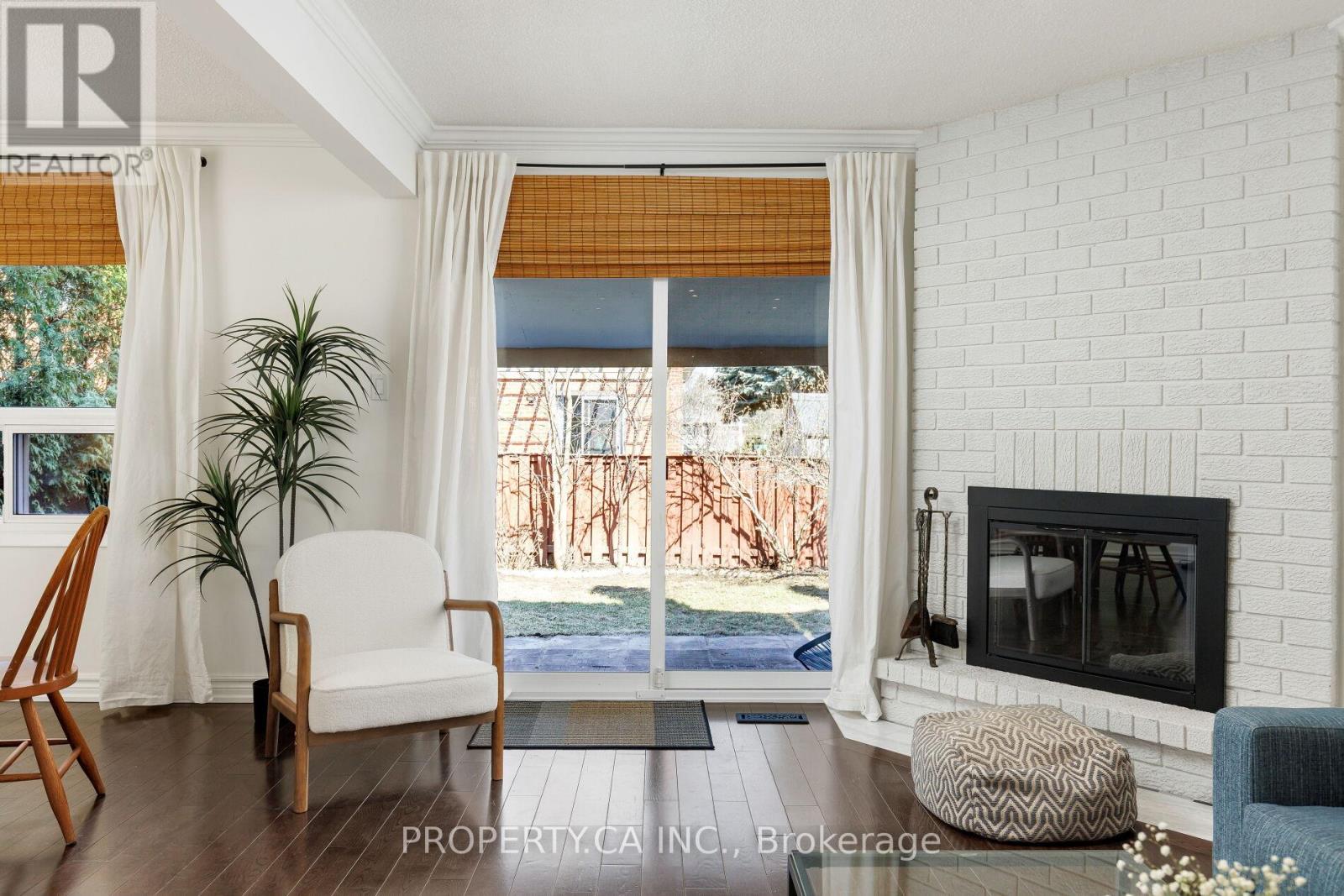 42 Cog Hill Drive, Vaughan, Ontario  L4K 1M7 - Photo 5 - N12989432