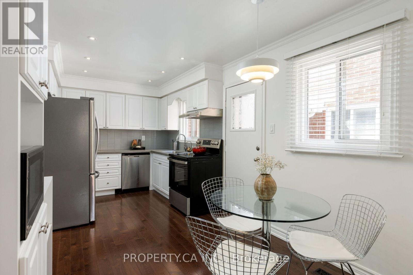 42 Cog Hill Drive, Vaughan, Ontario  L4K 1M7 - Photo 9 - N12989432