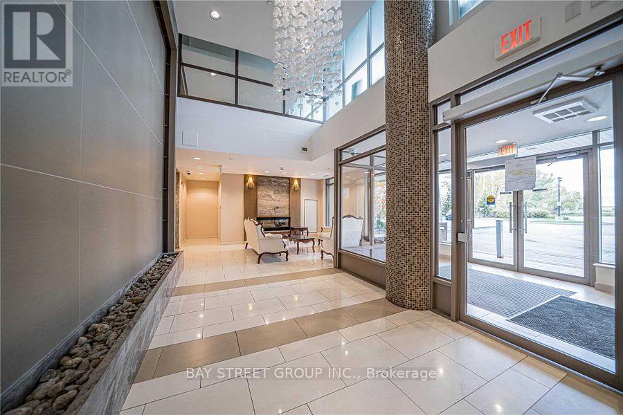 302 - 75 Norman Bethune Avenue, Richmond Hill, Ontario  L4B 0B6 - Photo 3 - N12989482