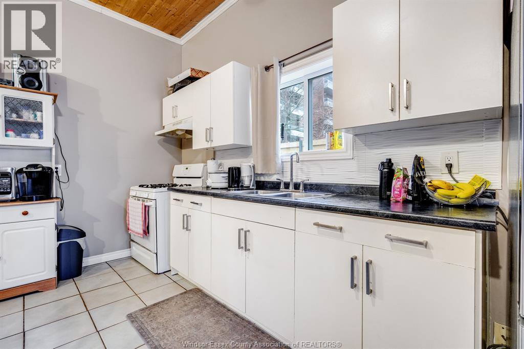 402 Oak Street East, Leamington, Ontario  N8H 4V4 - Photo 5 - 26007891