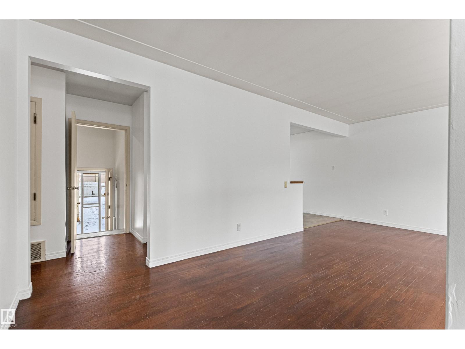 8608 156 St Nw, Edmonton, Alberta  T5R 1Y4 - Photo 4 - E4482009