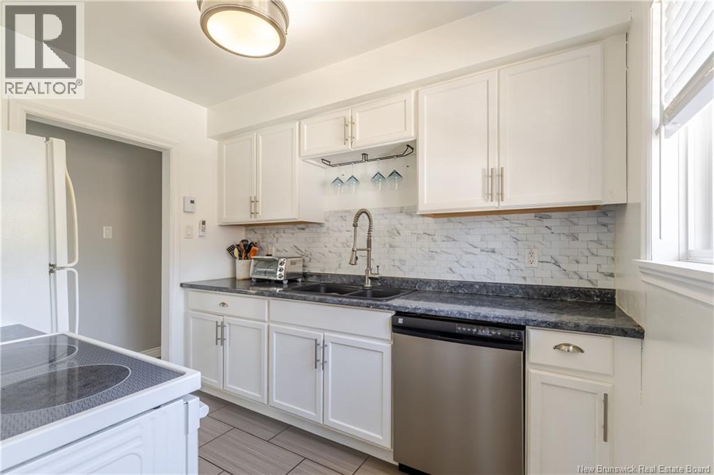 10 Collett Court, Fredericton, New Brunswick  E3A 4G2 - Photo 2 - NB136692