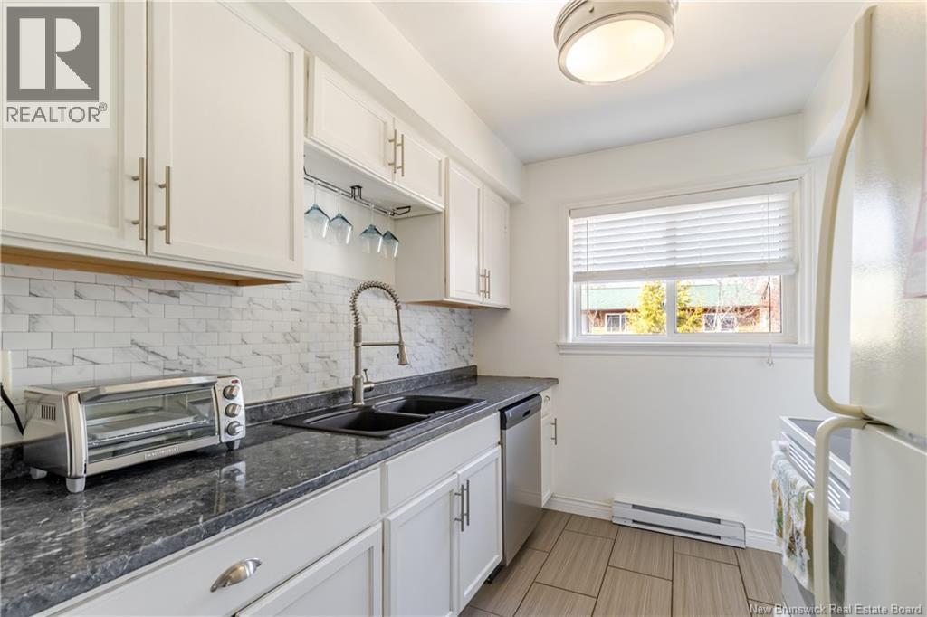 10 Collett Court, Fredericton, New Brunswick  E3A 4G2 - Photo 3 - NB136692