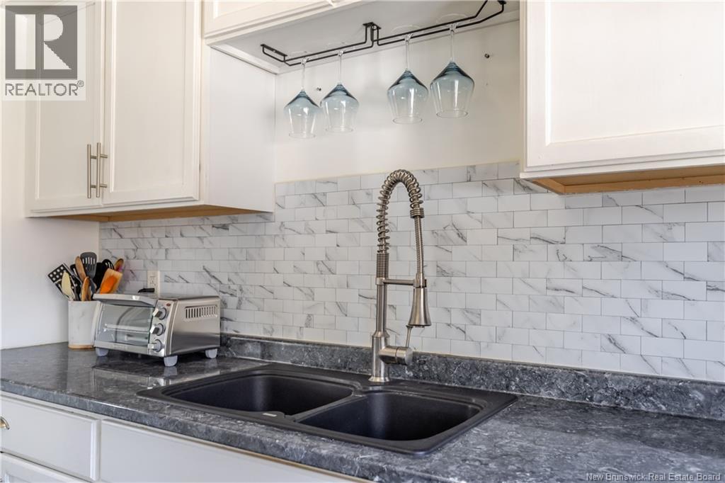 10 Collett Court, Fredericton, New Brunswick  E3A 4G2 - Photo 5 - NB136692