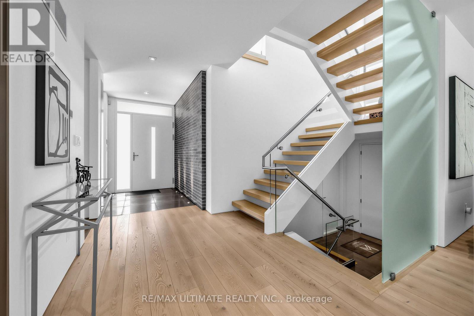 52 Burrows Avenue, Toronto, Ontario  M9B 4W7 - Photo 13 - W12989408