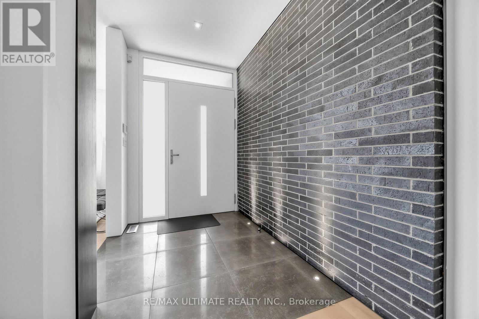 52 Burrows Avenue, Toronto, Ontario  M9B 4W7 - Photo 14 - W12989408