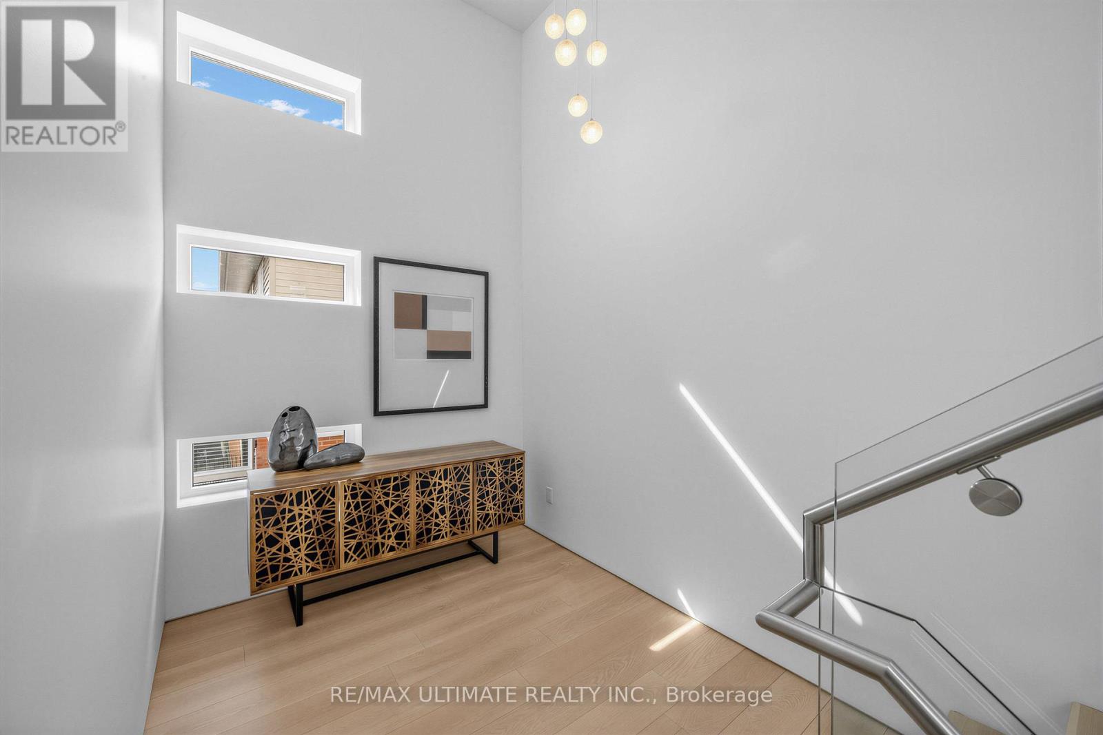 52 Burrows Avenue, Toronto, Ontario  M9B 4W7 - Photo 19 - W12989408