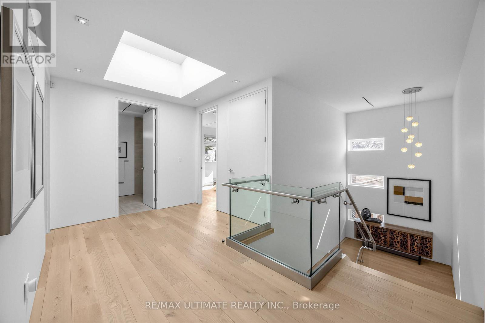 52 Burrows Avenue, Toronto, Ontario  M9B 4W7 - Photo 20 - W12989408