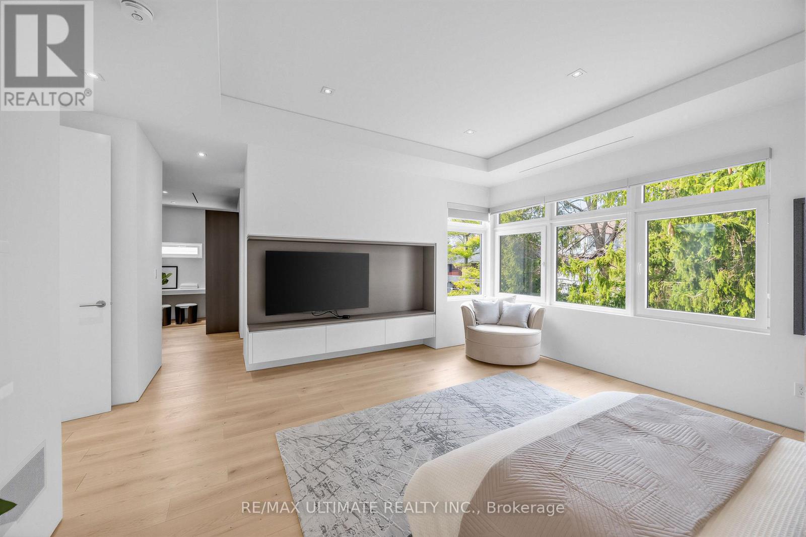 52 Burrows Avenue, Toronto, Ontario  M9B 4W7 - Photo 22 - W12989408