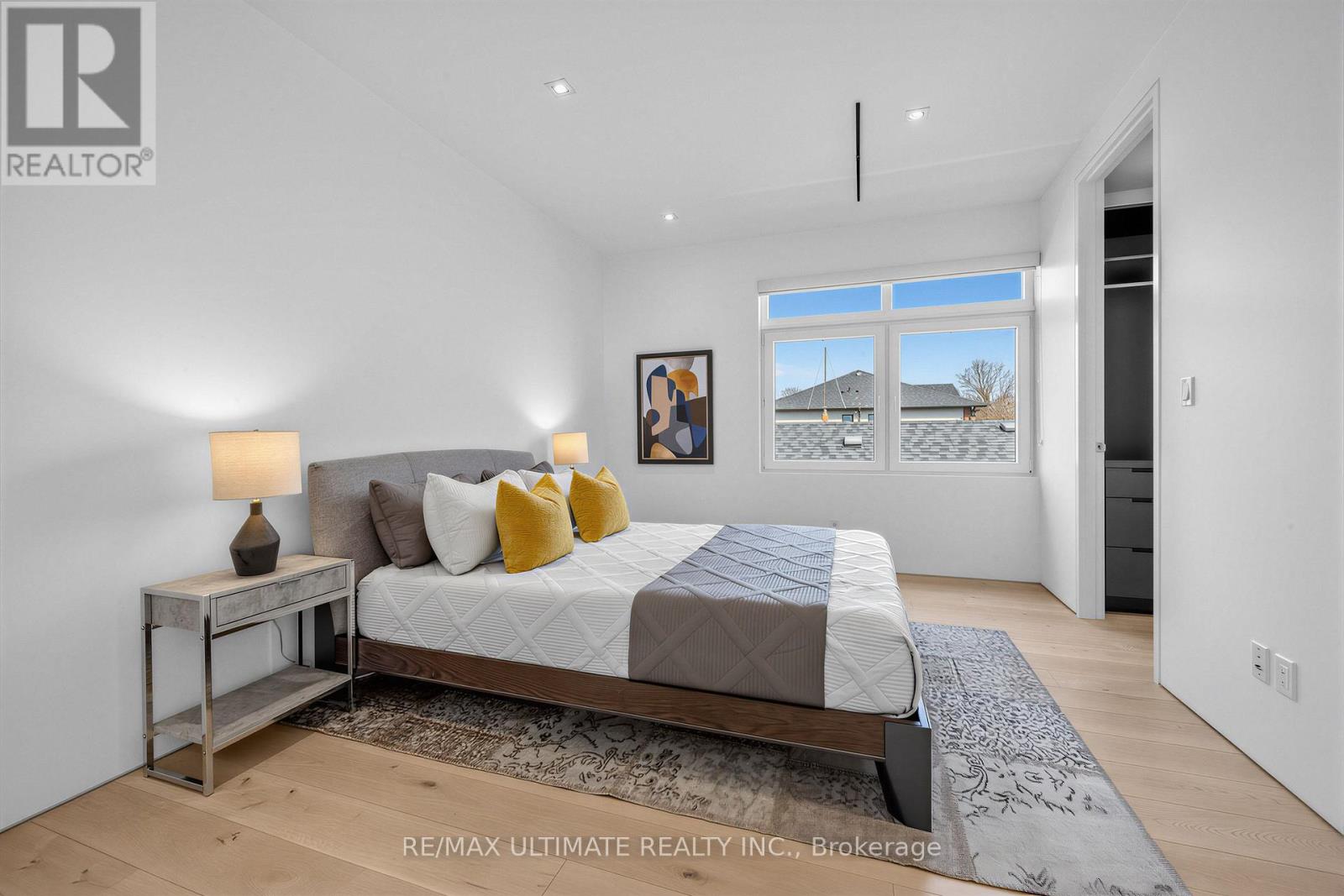 52 Burrows Avenue, Toronto, Ontario  M9B 4W7 - Photo 27 - W12989408