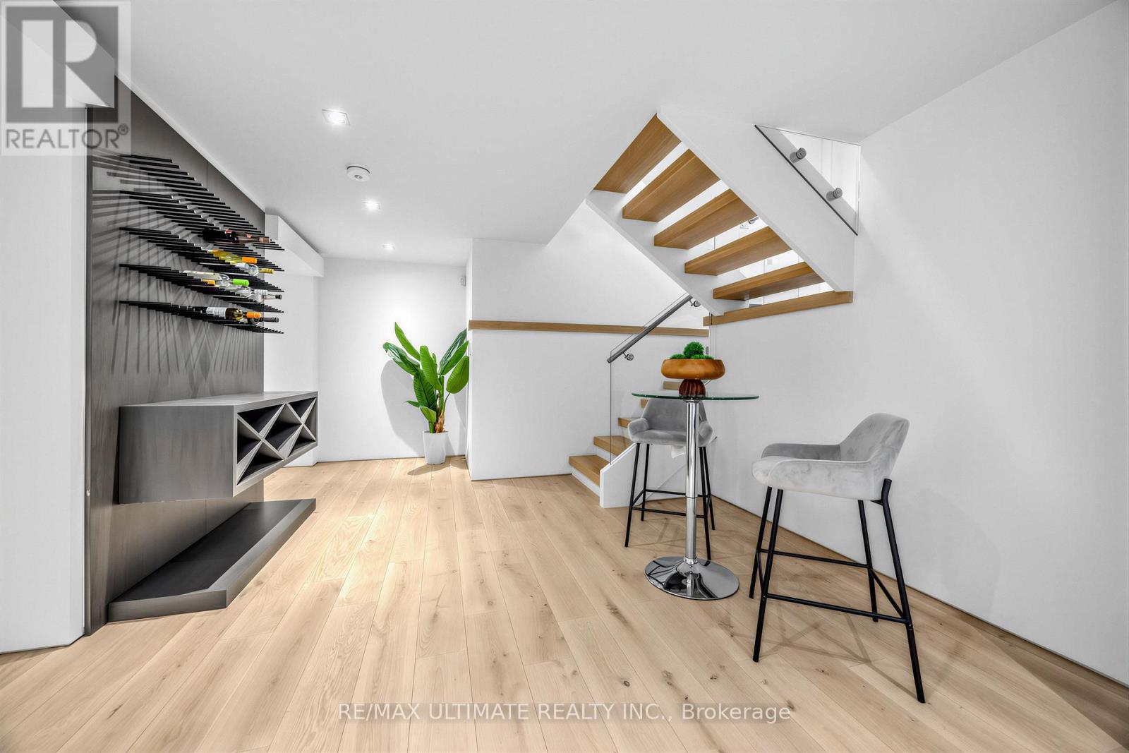 52 Burrows Avenue, Toronto, Ontario  M9B 4W7 - Photo 34 - W12989408