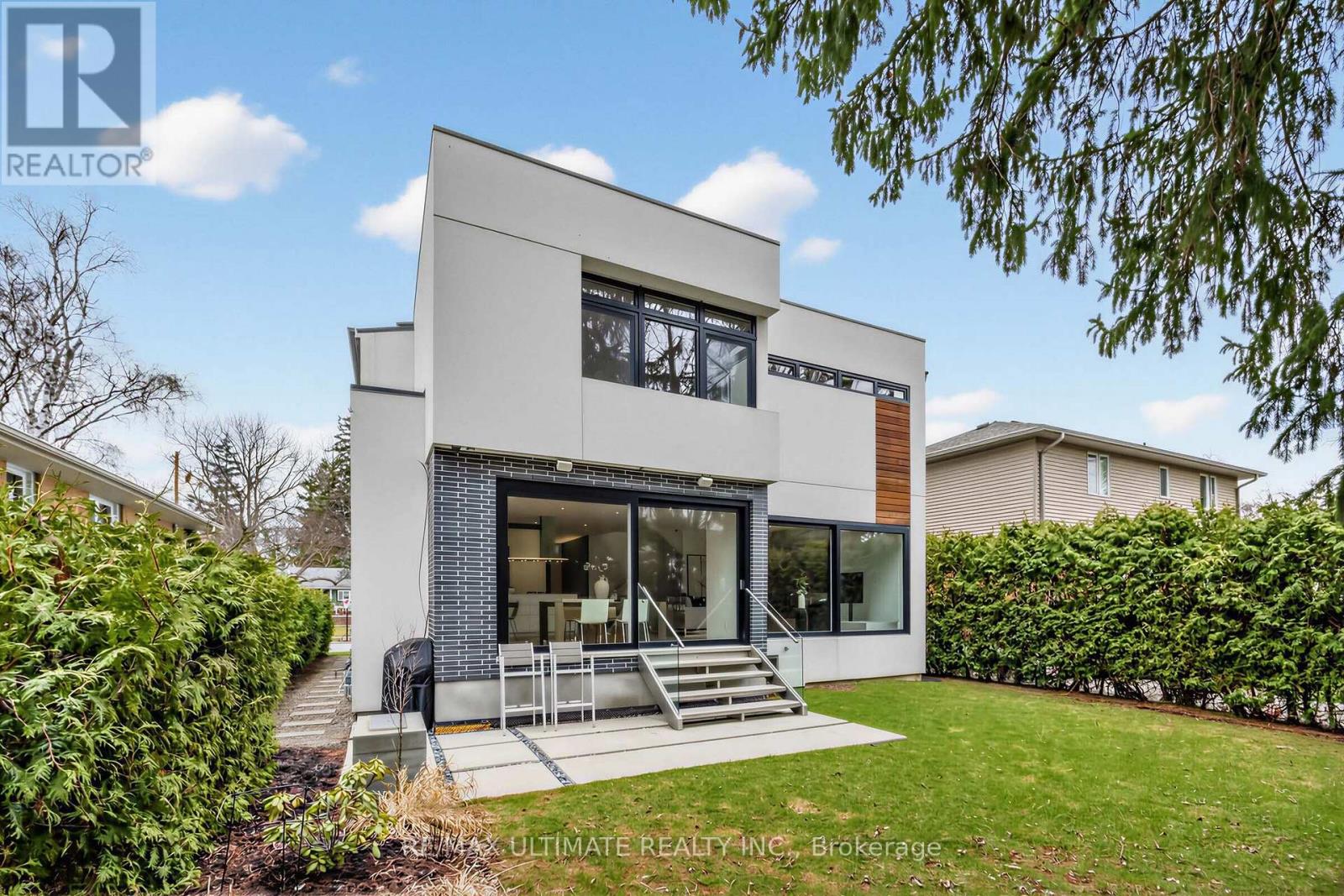 52 Burrows Avenue, Toronto, Ontario  M9B 4W7 - Photo 38 - W12989408