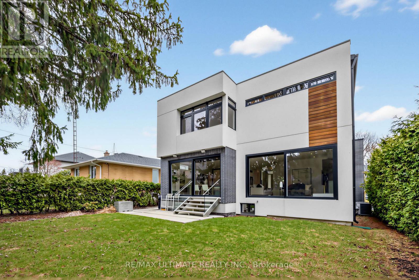 52 Burrows Avenue, Toronto, Ontario  M9B 4W7 - Photo 39 - W12989408