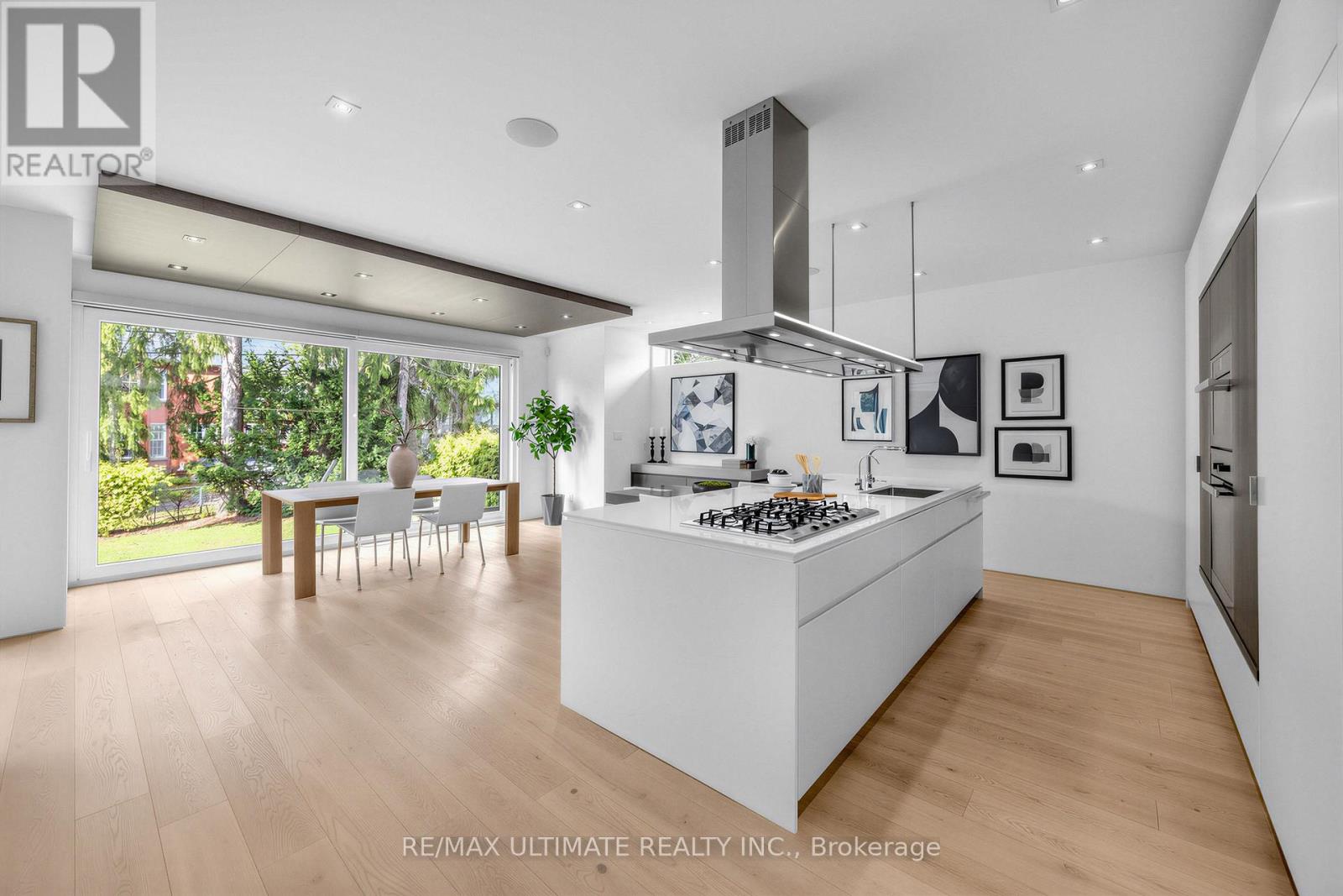 52 Burrows Avenue, Toronto, Ontario  M9B 4W7 - Photo 4 - W12989408