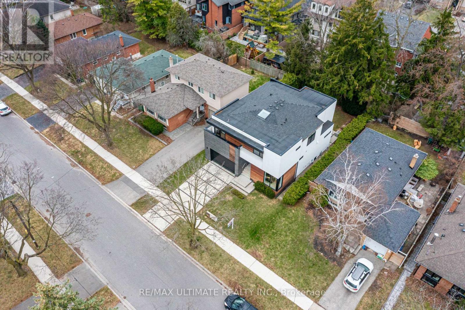 52 Burrows Avenue, Toronto, Ontario  M9B 4W7 - Photo 43 - W12989408