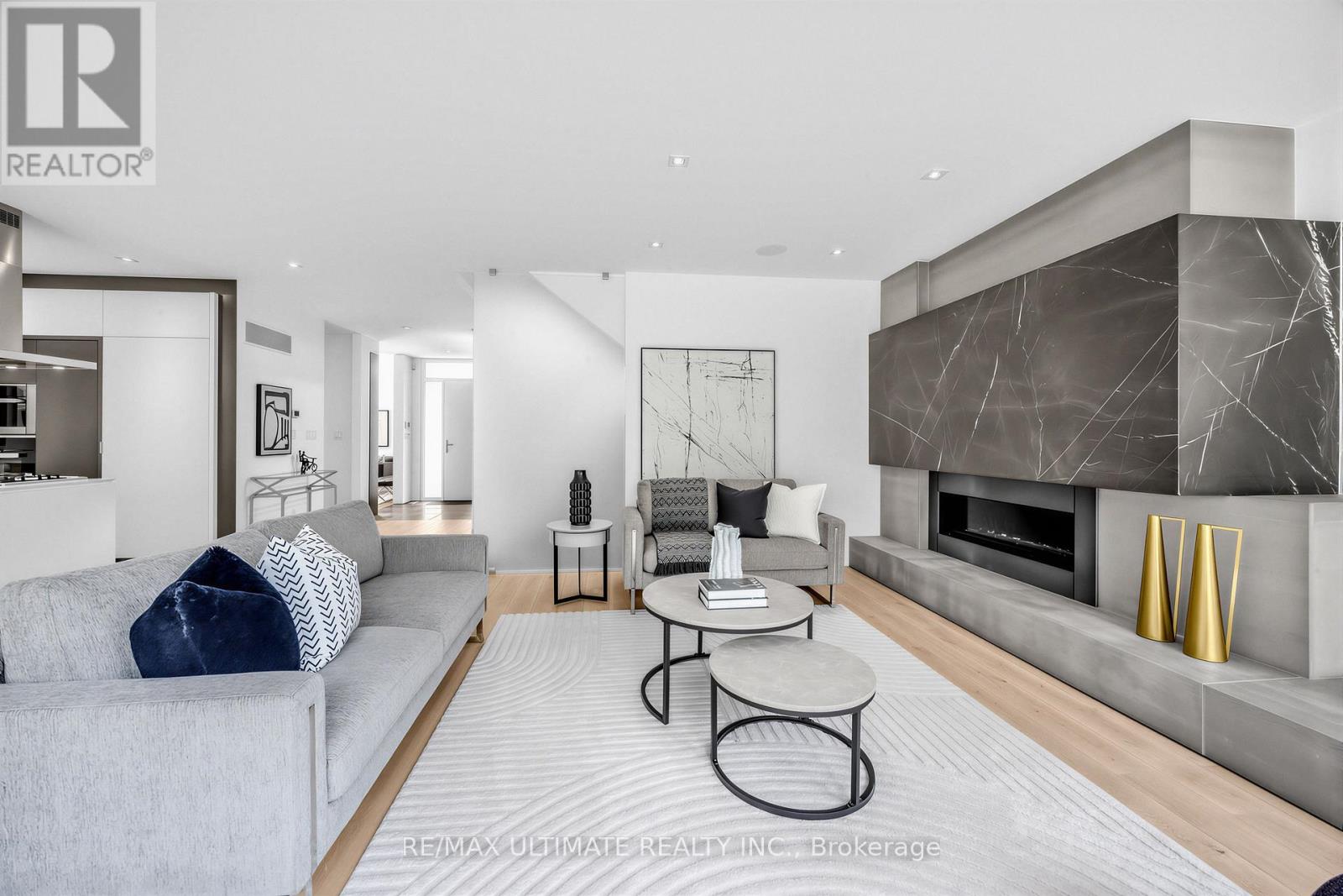 52 Burrows Avenue, Toronto, Ontario  M9B 4W7 - Photo 8 - W12989408