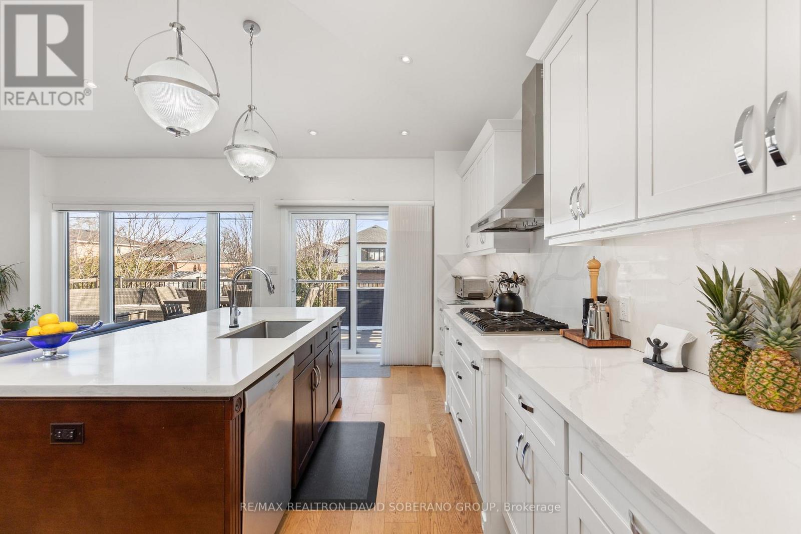 105 Winston Park Boulevard, Toronto, Ontario  M3K 1C4 - Photo 17 - W12989446