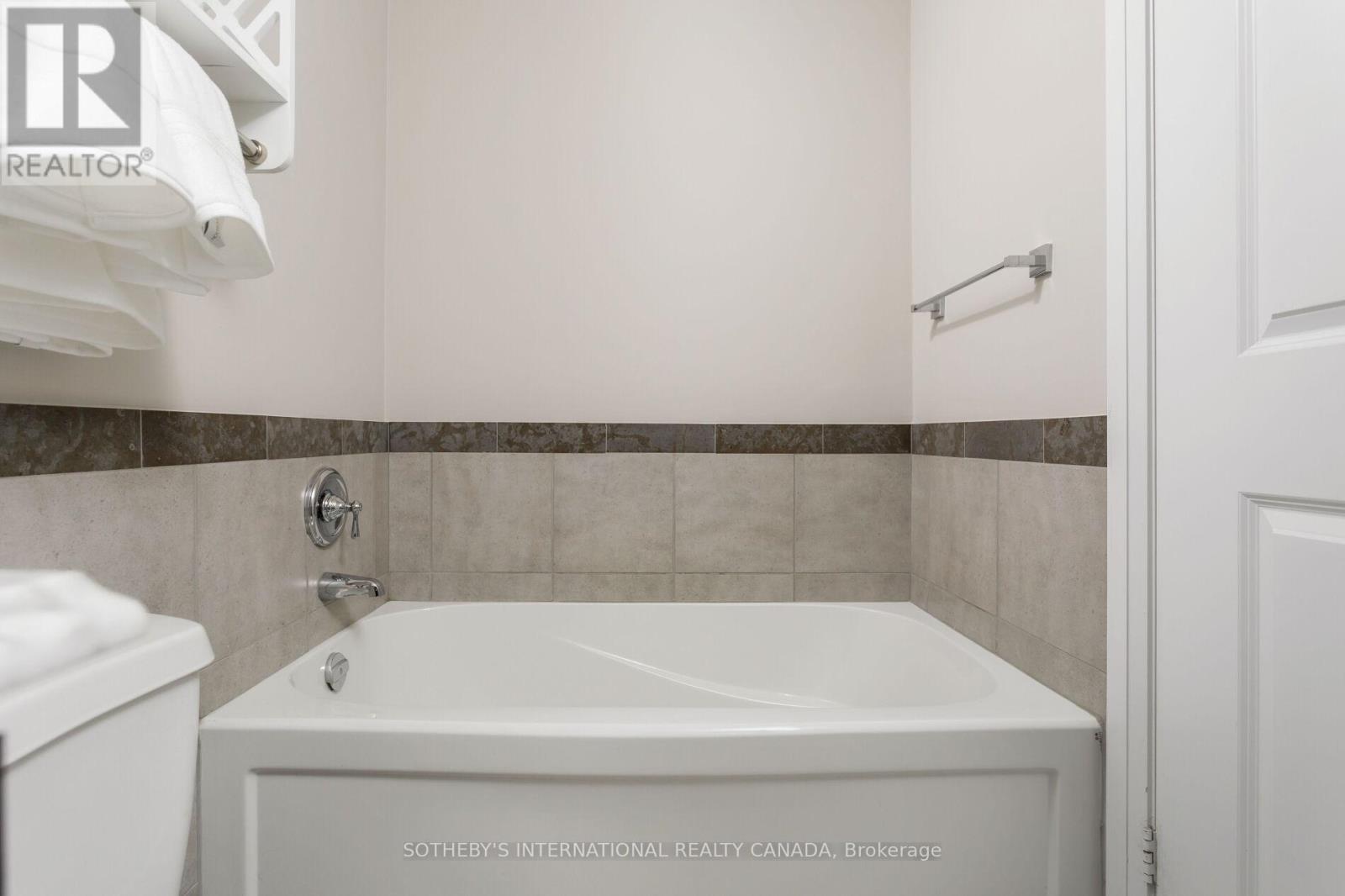 210 - 1055 Southdown Road, Mississauga, Ontario  L5J 0A3 - Photo 35 - W12989450