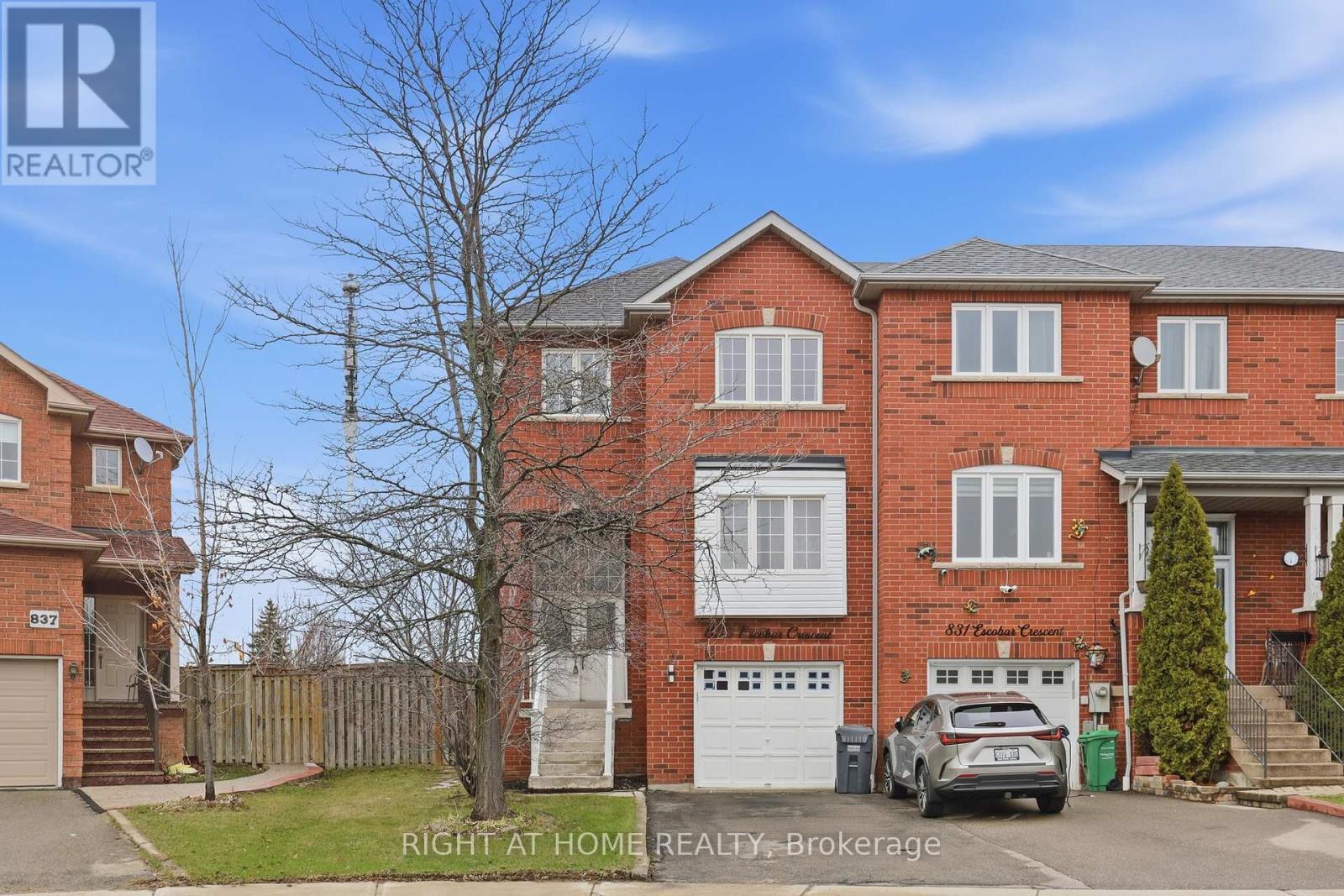 833 Escobar Crescent, Mississauga, Ontario  L5V 2S6 - Photo 1 - W12989474