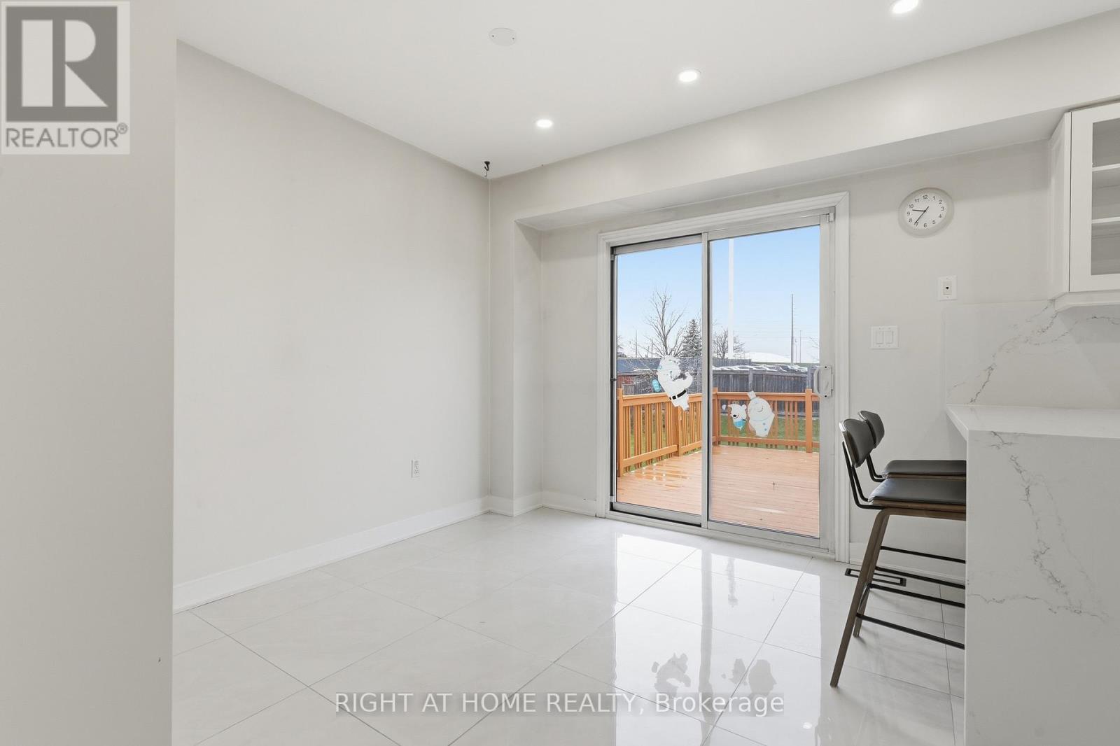 833 Escobar Crescent, Mississauga, Ontario  L5V 2S6 - Photo 10 - W12989474