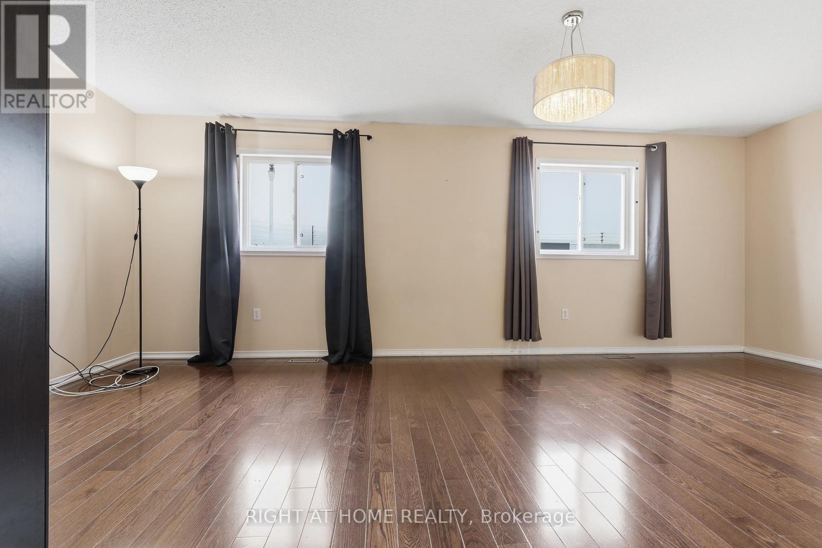 833 Escobar Crescent, Mississauga, Ontario  L5V 2S6 - Photo 15 - W12989474