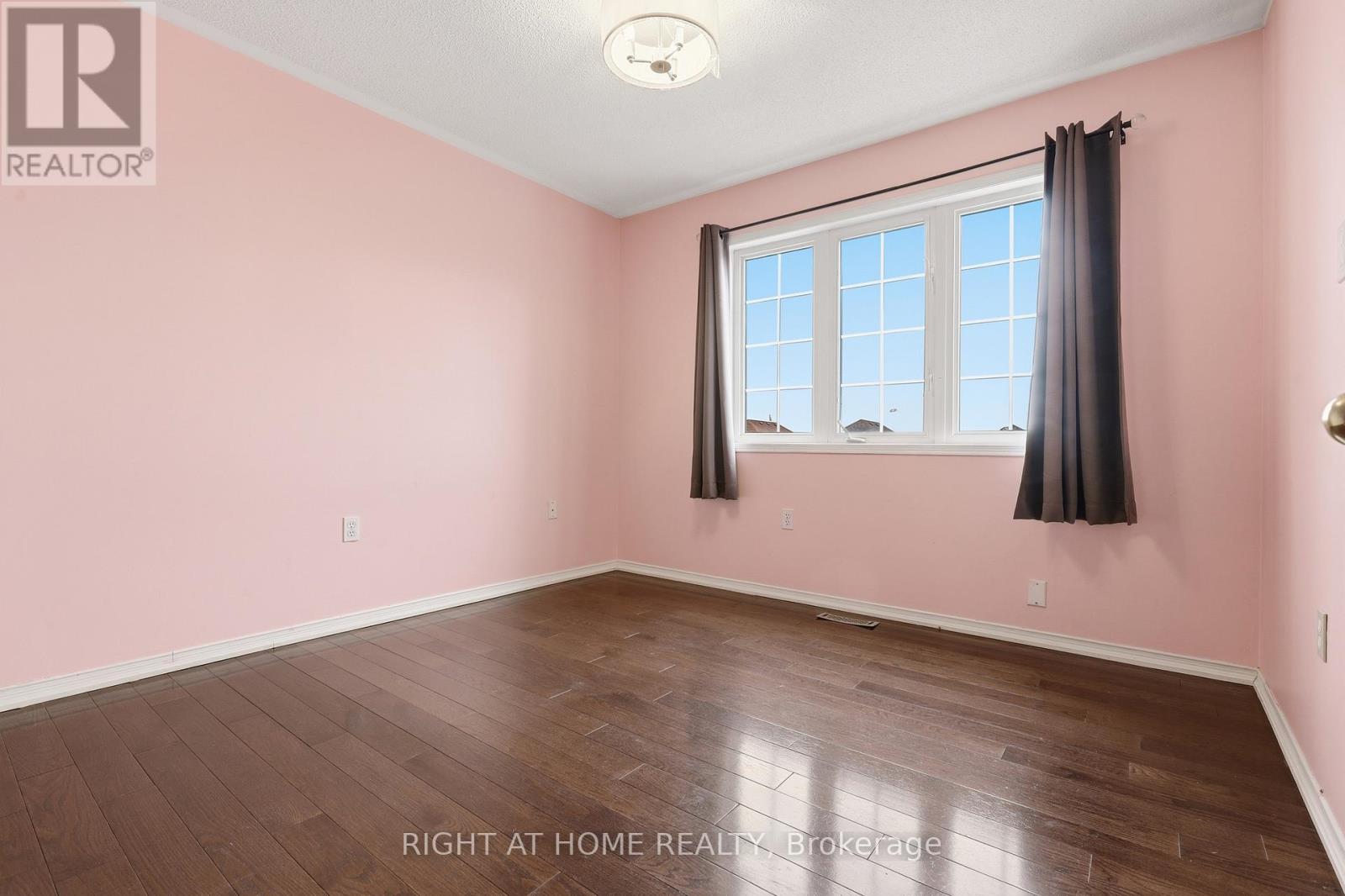 833 Escobar Crescent, Mississauga, Ontario  L5V 2S6 - Photo 18 - W12989474