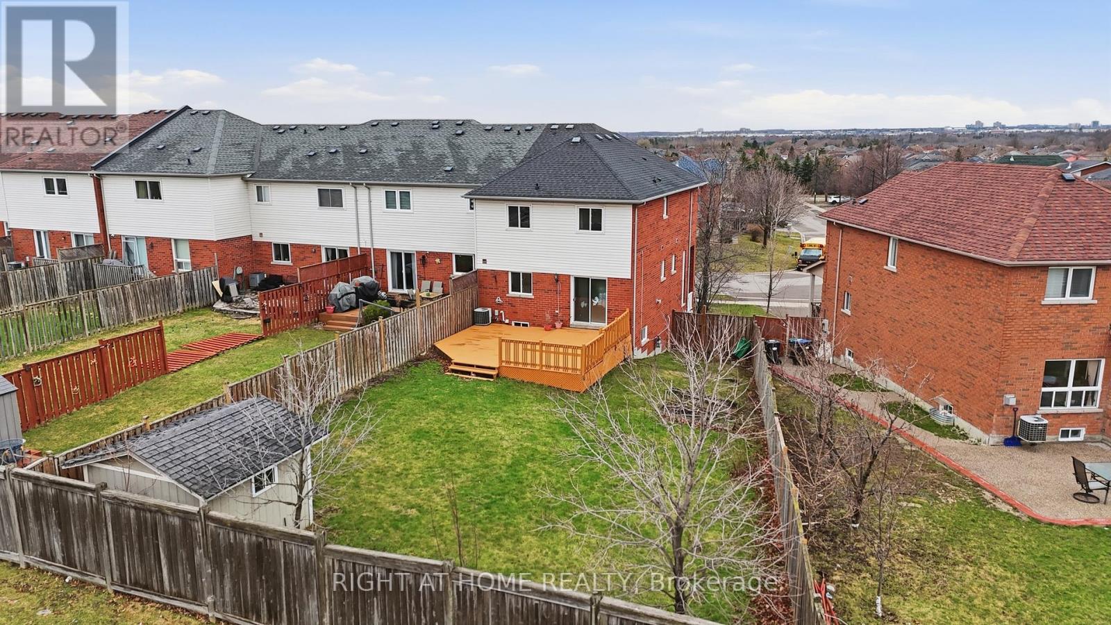 833 Escobar Crescent, Mississauga, Ontario  L5V 2S6 - Photo 2 - W12989474