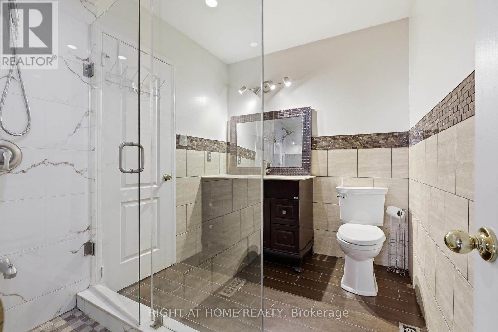 833 Escobar Crescent, Mississauga, Ontario  L5V 2S6 - Photo 20 - W12989474