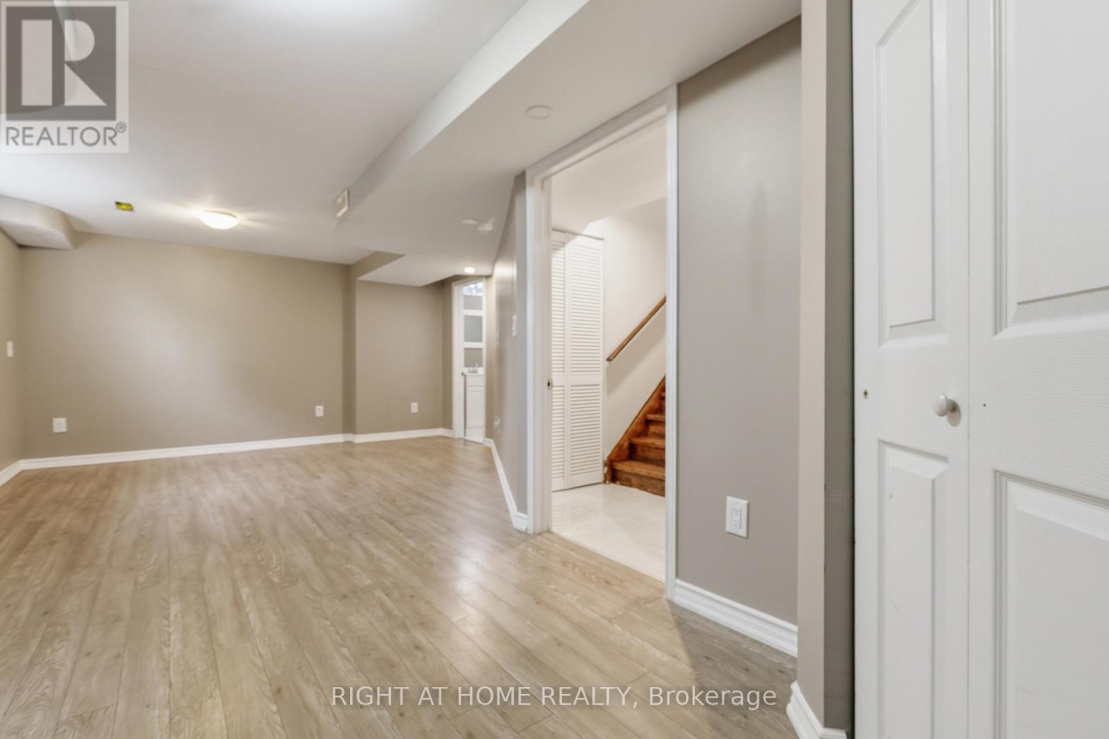 833 Escobar Crescent, Mississauga, Ontario  L5V 2S6 - Photo 21 - W12989474