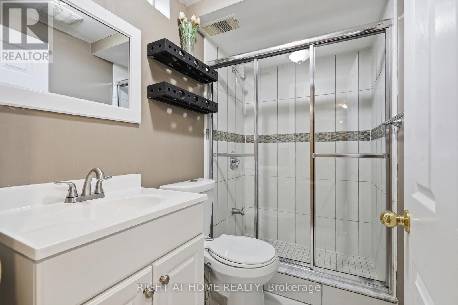 833 Escobar Crescent, Mississauga, Ontario  L5V 2S6 - Photo 23 - W12989474